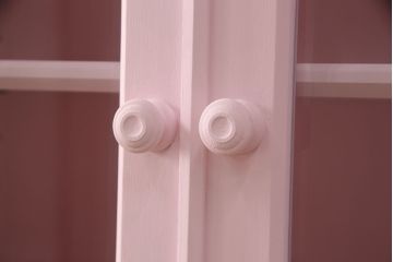 北海道民芸家具のキャビネットをリペア&カスタム!高品質リペアを施し、全体をピンクにペイント仕上げ。(収納棚、戸棚、陳列棚)