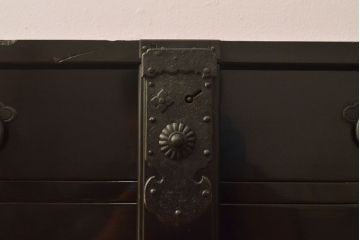 アンティーク庄内箪笥をリペア&カスタム!木製脚を取り付け。(引き出し、チェスト、時代箪笥)