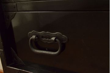 アンティーク庄内箪笥をリペア&カスタム!木製脚を取り付け。(引き出し、チェスト、時代箪笥)