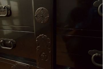 アンティーク庄内箪笥をリペア&カスタム!木製脚を取り付け。(引き出し、チェスト、時代箪笥)