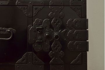 アンティーク庄内箪笥をリペア&カスタム!木製脚を取り付け。(引き出し、チェスト、時代箪笥)