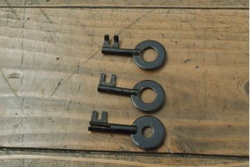 アンティーク庄内箪笥をリペア&カスタム!木製脚を取り付け。(引き出し、チェスト、時代箪笥)