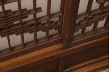 衝立をリペア&カスタム!破損していたガラスを新品のすりガラスに交換し、本体を着色・ワックスで仕上げ。(つい立て、建具、パーテーション)