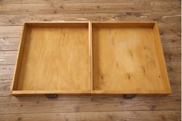 イギリスヴィンテージのデスクをリペア&カスタム!取っ手を交換し、元の色味を生かした自然な仕上げに。(平机、ワークデスク)