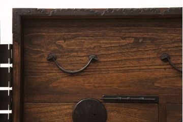 総桐帳場箪笥をリペア&カスタム!高品質リペアを施し、鍵を新規製作。(桐たんす、三国箪笥、時代箪笥)