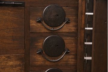 総桐帳場箪笥をリペア&カスタム!高品質リペアを施し、鍵を新規製作。(桐たんす、三国箪笥、時代箪笥)