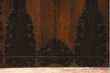 総桐帳場箪笥をリペア&カスタム!高品質リペアを施し、鍵を新規製作。(桐たんす、三国箪笥、時代箪笥)