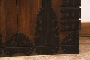 総桐帳場箪笥をリペア&カスタム!高品質リペアを施し、鍵を新規製作。(桐たんす、三国箪笥、時代箪笥)