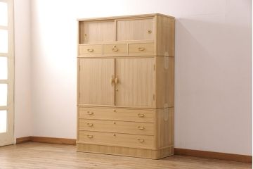 総桐箪笥の見た目を変えずに綺麗にリペア!本来の木肌を活かした木地色仕上げ。(衣装箪笥、着物箪笥、和タンス、桐たんす)