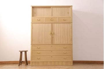 総桐箪笥の見た目を変えずに綺麗にリペア!本来の木肌を活かした木地色仕上げ。(衣装箪笥、着物箪笥、和タンス、桐たんす)