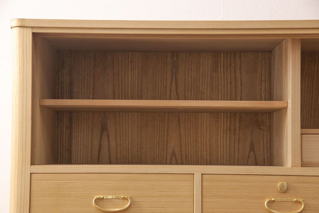 総桐箪笥の見た目を変えずに綺麗にリペア!本来の木肌を活かした木地色仕上げ。(衣装箪笥、着物箪笥、和タンス、桐たんす)