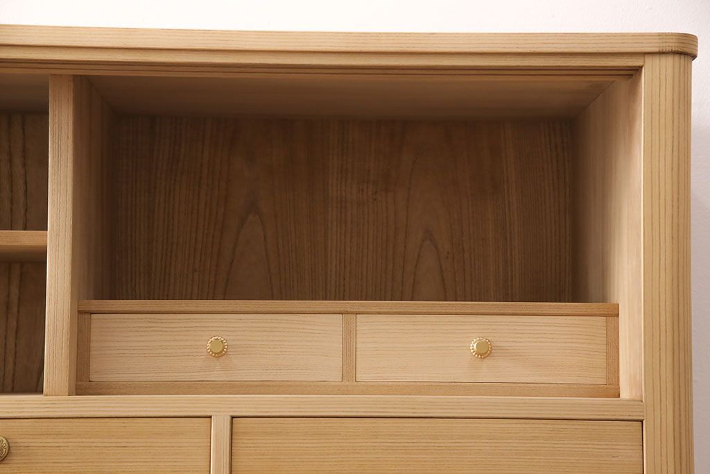 総桐箪笥の見た目を変えずに綺麗にリペア!本来の木肌を活かした木地色仕上げ。(衣装箪笥、着物箪笥、和タンス、桐たんす)