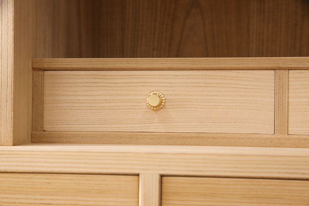 総桐箪笥の見た目を変えずに綺麗にリペア!本来の木肌を活かした木地色仕上げ。(衣装箪笥、着物箪笥、和タンス、桐たんす)