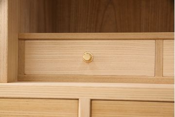 総桐箪笥の見た目を変えずに綺麗にリペア!本来の木肌を活かした木地色仕上げ。(衣装箪笥、着物箪笥、和タンス、桐たんす)