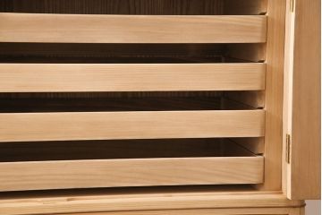 総桐箪笥の見た目を変えずに綺麗にリペア!本来の木肌を活かした木地色仕上げ。(衣装箪笥、着物箪笥、和タンス、桐たんす)