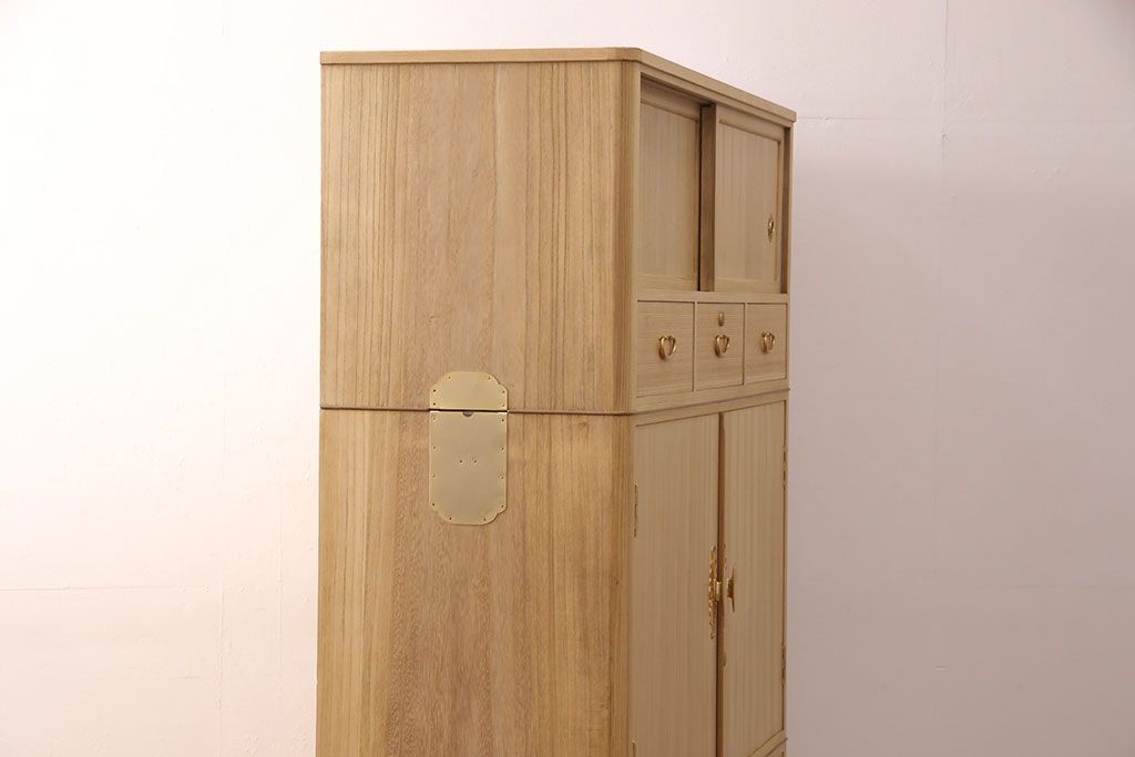総桐箪笥の見た目を変えずに綺麗にリペア!本来の木肌を活かした木地色仕上げ。(衣装箪笥、着物箪笥、和タンス、桐たんす)