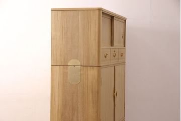 総桐箪笥の見た目を変えずに綺麗にリペア!本来の木肌を活かした木地色仕上げ。(衣装箪笥、着物箪笥、和タンス、桐たんす)