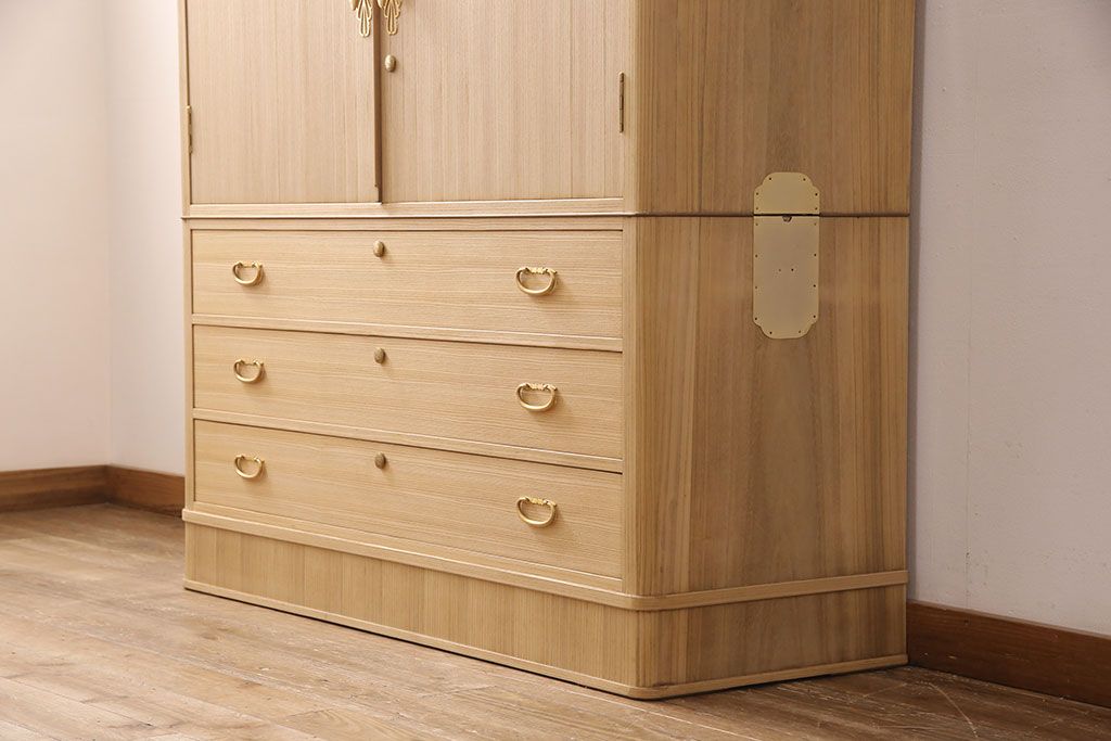 総桐箪笥の見た目を変えずに綺麗にリペア!本来の木肌を活かした木地色仕上げ。(衣装箪笥、着物箪笥、和タンス、桐たんす)