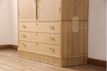 総桐箪笥の見た目を変えずに綺麗にリペア!本来の木肌を活かした木地色仕上げ。(衣装箪笥、着物箪笥、和タンス、桐たんす)