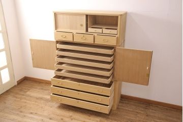 総桐箪笥の見た目を変えずに綺麗にリペア!本来の木肌を活かした木地色仕上げ。(衣装箪笥、着物箪笥、和タンス、桐たんす)