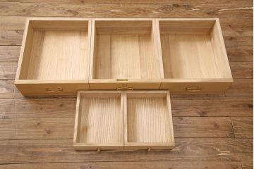 総桐箪笥の見た目を変えずに綺麗にリペア!本来の木肌を活かした木地色仕上げ。(衣装箪笥、着物箪笥、和タンス、桐たんす)