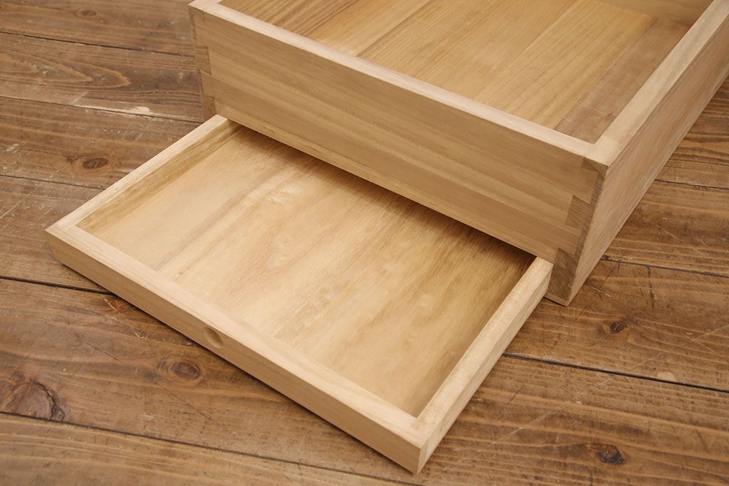 総桐箪笥の見た目を変えずに綺麗にリペア!本来の木肌を活かした木地色仕上げ。(衣装箪笥、着物箪笥、和タンス、桐たんす)