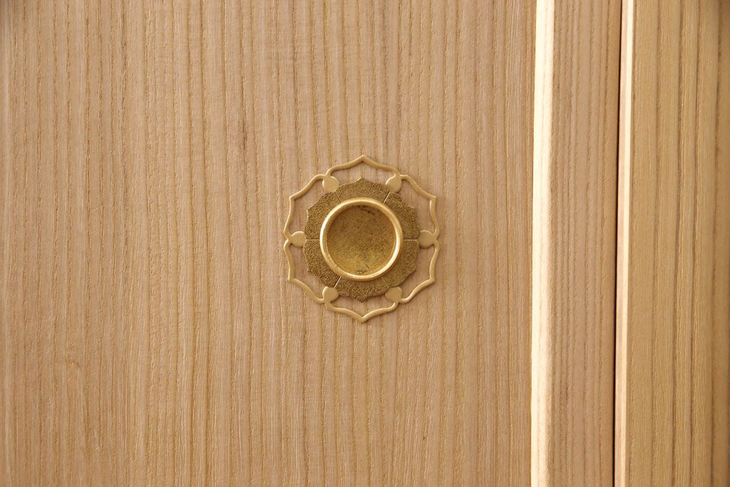 総桐箪笥の見た目を変えずに綺麗にリペア!本来の木肌を活かした木地色仕上げ。(衣装箪笥、着物箪笥、和タンス、桐たんす)