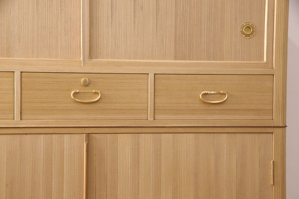 総桐箪笥の見た目を変えずに綺麗にリペア!本来の木肌を活かした木地色仕上げ。(衣装箪笥、着物箪笥、和タンス、桐たんす)