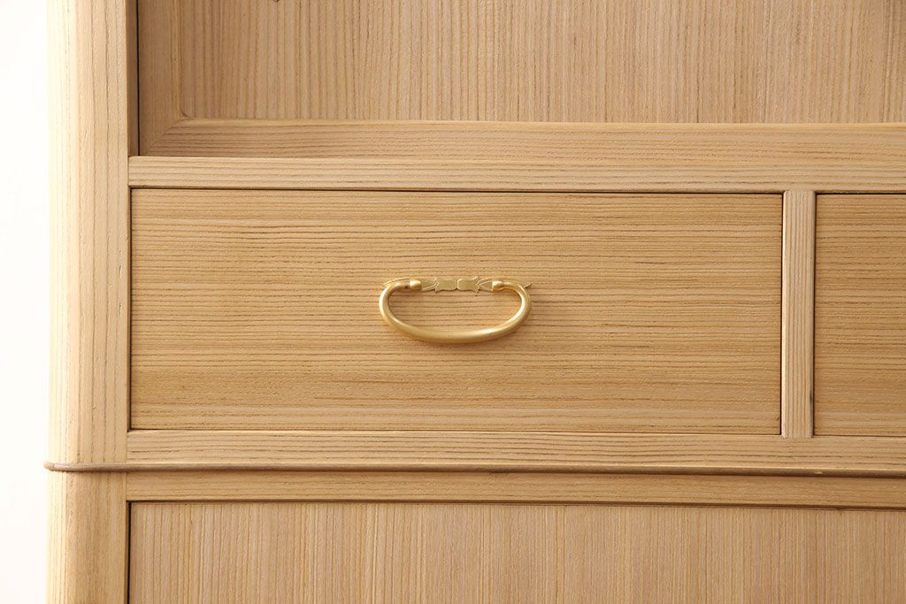 総桐箪笥の見た目を変えずに綺麗にリペア!本来の木肌を活かした木地色仕上げ。(衣装箪笥、着物箪笥、和タンス、桐たんす)