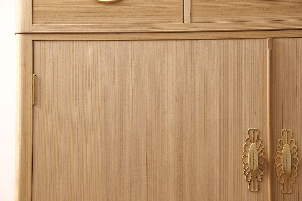 総桐箪笥の見た目を変えずに綺麗にリペア!本来の木肌を活かした木地色仕上げ。(衣装箪笥、着物箪笥、和タンス、桐たんす)