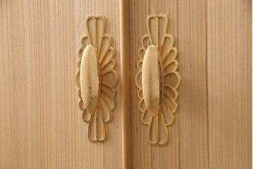 総桐箪笥の見た目を変えずに綺麗にリペア!本来の木肌を活かした木地色仕上げ。(衣装箪笥、着物箪笥、和タンス、桐たんす)