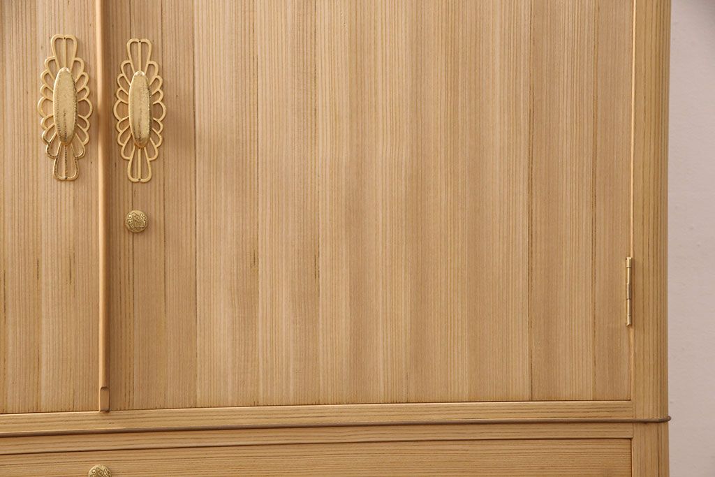 総桐箪笥の見た目を変えずに綺麗にリペア!本来の木肌を活かした木地色仕上げ。(衣装箪笥、着物箪笥、和タンス、桐たんす)