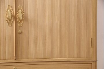 総桐箪笥の見た目を変えずに綺麗にリペア!本来の木肌を活かした木地色仕上げ。(衣装箪笥、着物箪笥、和タンス、桐たんす)