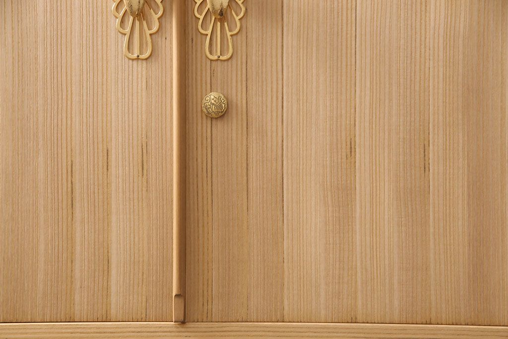 総桐箪笥の見た目を変えずに綺麗にリペア!本来の木肌を活かした木地色仕上げ。(衣装箪笥、着物箪笥、和タンス、桐たんす)