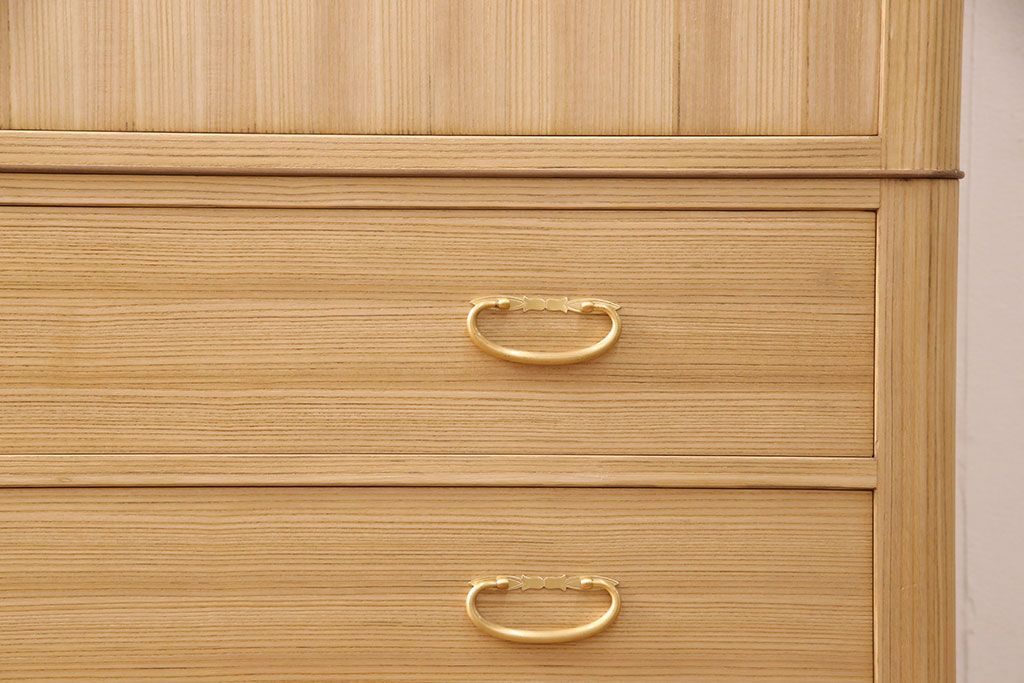総桐箪笥の見た目を変えずに綺麗にリペア!本来の木肌を活かした木地色仕上げ。(衣装箪笥、着物箪笥、和タンス、桐たんす)