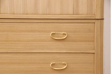 総桐箪笥の見た目を変えずに綺麗にリペア!本来の木肌を活かした木地色仕上げ。(衣装箪笥、着物箪笥、和タンス、桐たんす)