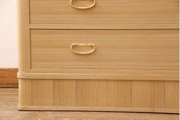 総桐箪笥の見た目を変えずに綺麗にリペア!本来の木肌を活かした木地色仕上げ。(衣装箪笥、着物箪笥、和タンス、桐たんす)