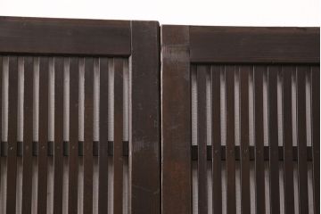 アンティークの格子戸3枚セットをリペア&カスタム!高さと幅をリサイズし、厚みも調整。濃い茶色に着色しワックスで仕上げ。(引き戸、建具)