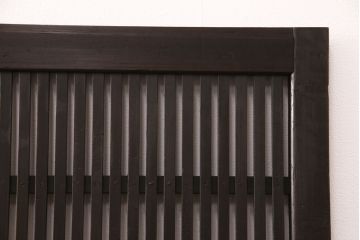 アンティークの格子戸3枚セットをリペア&カスタム!高さと幅をリサイズし、厚みも調整。濃い茶色に着色しワックスで仕上げ。(引き戸、建具)
