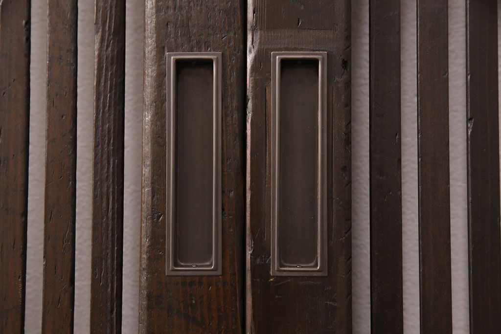 アンティークの格子戸3枚セットをリペア&カスタム!高さと幅をリサイズし、厚みも調整。濃い茶色に着色しワックスで仕上げ。(引き戸、建具)