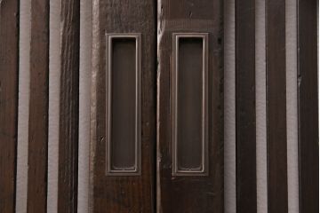 アンティークの格子戸3枚セットをリペア&カスタム!高さと幅をリサイズし、厚みも調整。濃い茶色に着色しワックスで仕上げ。(引き戸、建具)