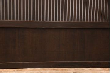 アンティークの格子戸3枚セットをリペア&カスタム!高さと幅をリサイズし、厚みも調整。濃い茶色に着色しワックスで仕上げ。(引き戸、建具)
