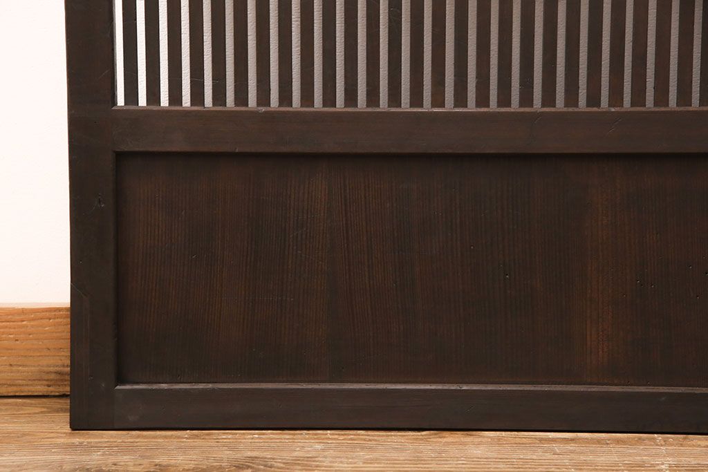 アンティークの格子戸3枚セットをリペア&カスタム!高さと幅をリサイズし、厚みも調整。濃い茶色に着色しワックスで仕上げ。(引き戸、建具)