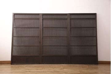 アンティークの格子戸3枚セットをリペア&カスタム!高さと幅をリサイズし、厚みも調整。濃い茶色に着色しワックスで仕上げ。(引き戸、建具)