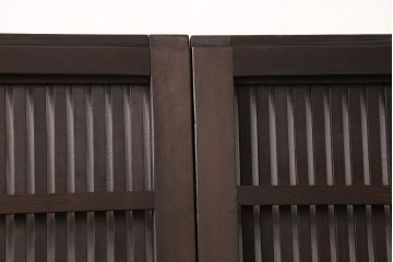 アンティークの格子戸3枚セットをリペア&カスタム!高さと幅をリサイズし、厚みも調整。濃い茶色に着色しワックスで仕上げ。(引き戸、建具)