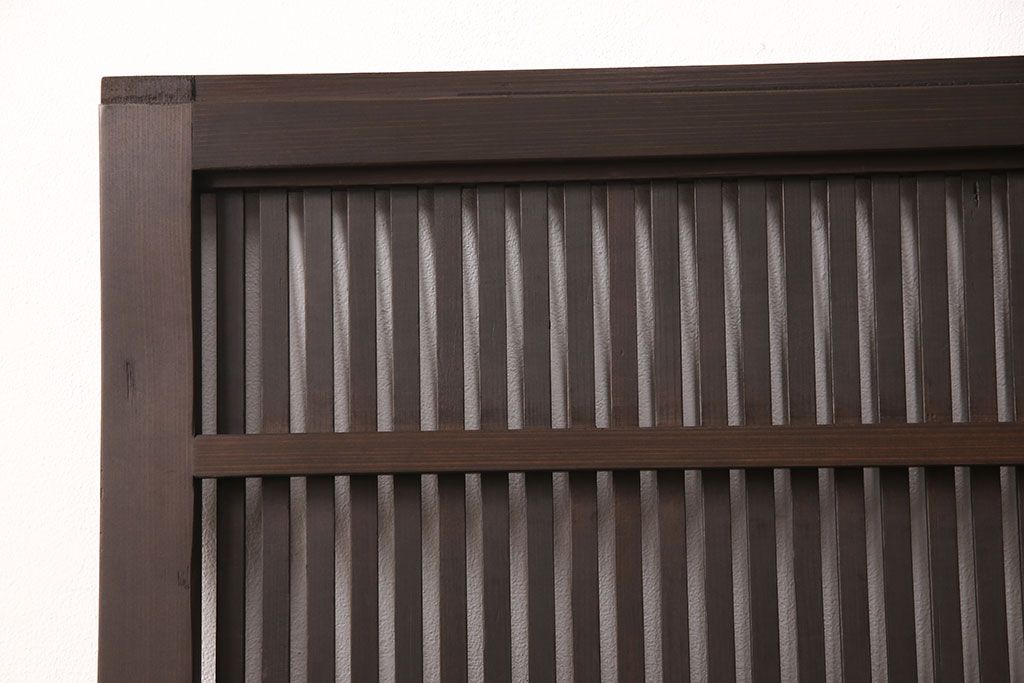 アンティークの格子戸3枚セットをリペア&カスタム!高さと幅をリサイズし、厚みも調整。濃い茶色に着色しワックスで仕上げ。(引き戸、建具)