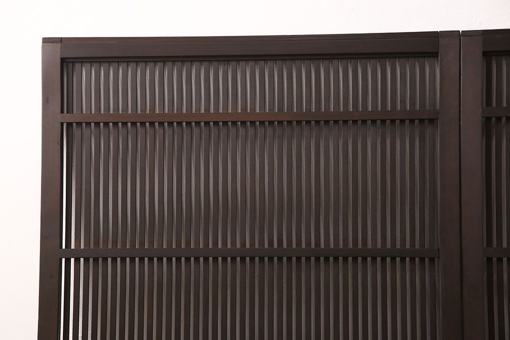 アンティークの格子戸3枚セットをリペア&カスタム!高さと幅をリサイズし、厚みも調整。濃い茶色に着色しワックスで仕上げ。(引き戸、建具)