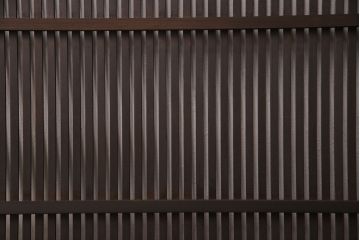 アンティークの格子戸3枚セットをリペア&カスタム!高さと幅をリサイズし、厚みも調整。濃い茶色に着色しワックスで仕上げ。(引き戸、建具)