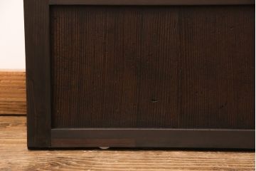 アンティークの格子戸3枚セットをリペア&カスタム!高さと幅をリサイズし、厚みも調整。濃い茶色に着色しワックスで仕上げ。(引き戸、建具)