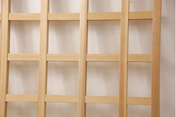 ガラス戸をリペア&カスタム!高さと幅をリサイズし、本体は無塗装のまま仕上げ。(引き戸、格子戸)